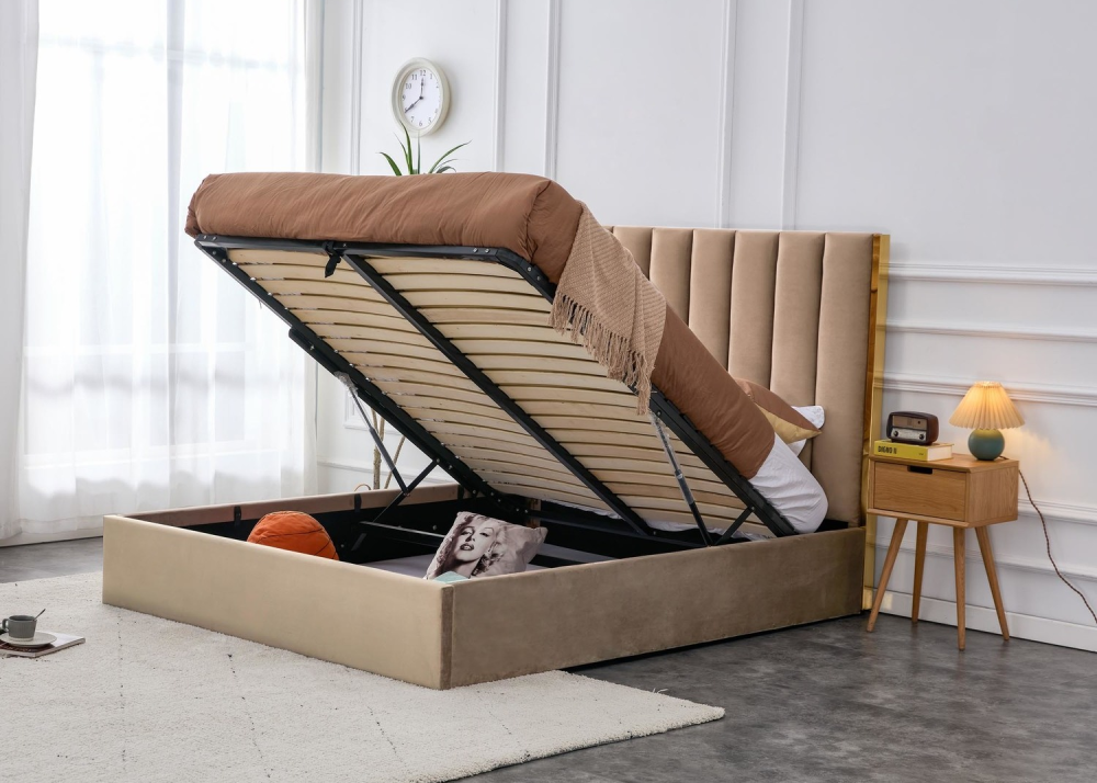 Alternative view of Тапицирано легло Palazzo Бежово